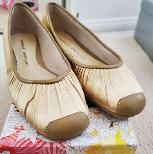 NWT Chinese Laundry HARP Gold Flats Shoes Size 7